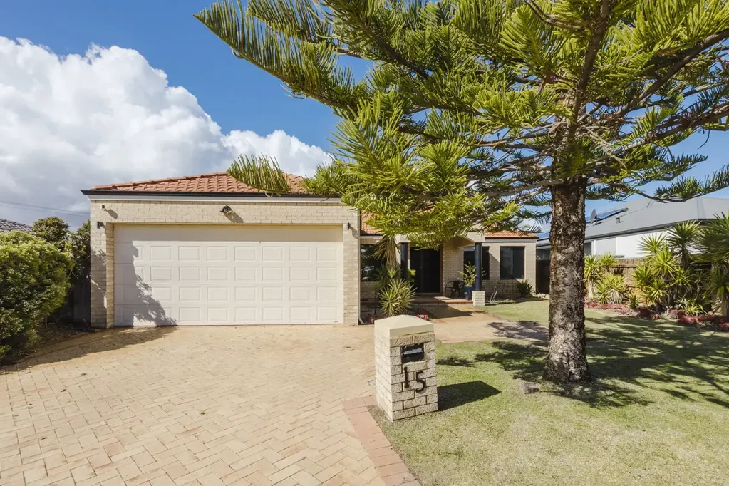 Mindarie 4 Bedroom Live Beachside Mindarie, Modern 4x2 Home
