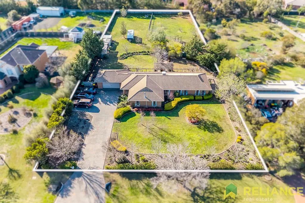 Brookfield 4ਬੈੱਡਰੂਮ Prestigious Brookfield Living on Over 1 Acre with Subdivision Potential (STCA)