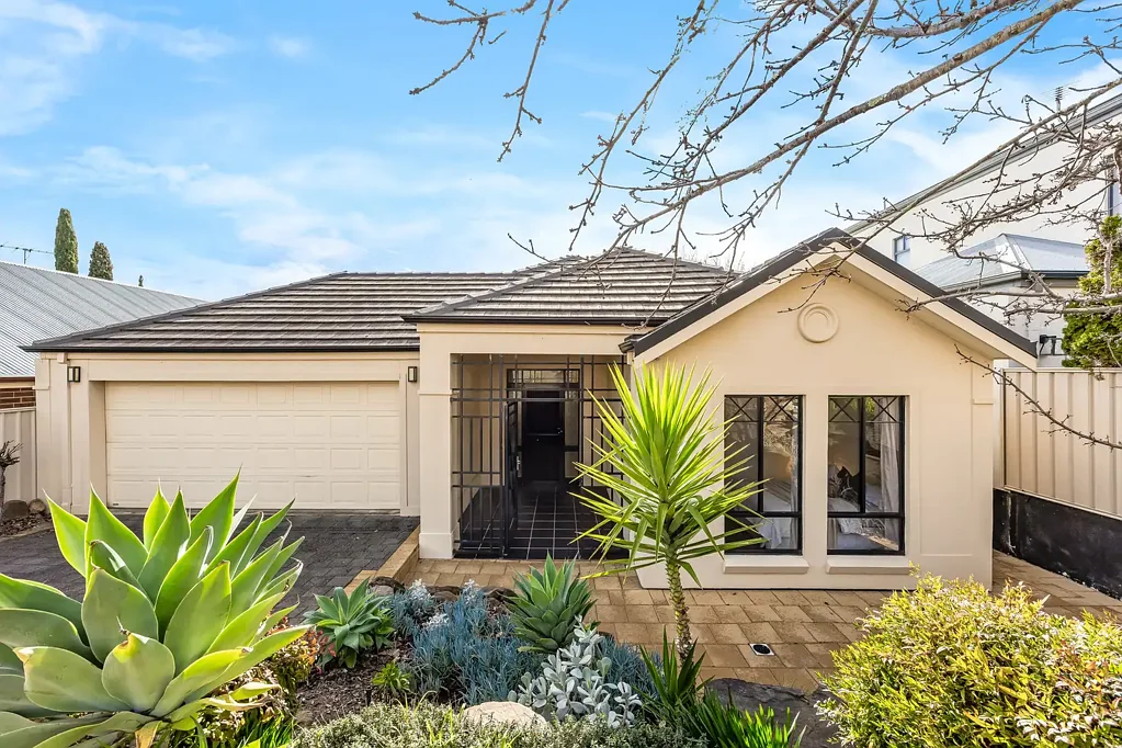 Craigburn Farm 3Moenga A charming home that spreads out over its easy-care allotment within Craigburn's most hushed pocket…
