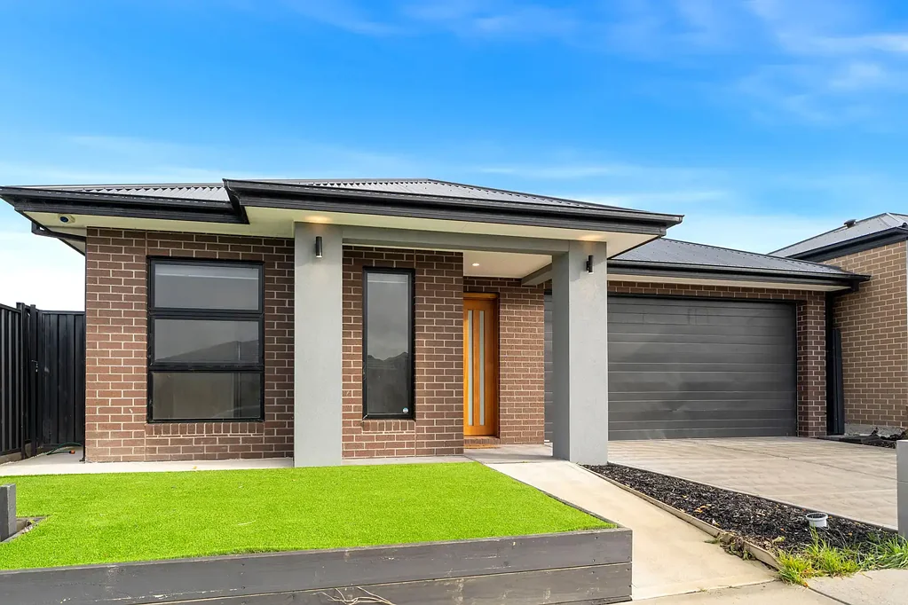 Bright & Spacious Family Home!
