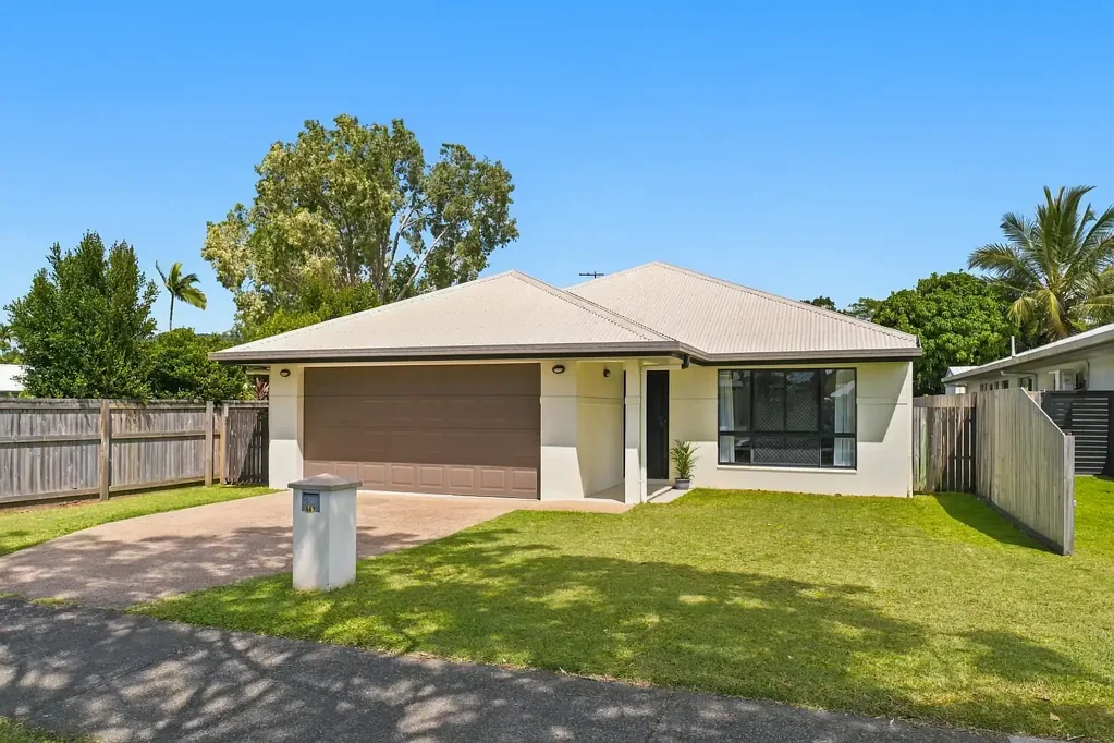Yorkeys Knob 4Kwarto Big on Space, Lifestyle & Potential Right in the Heart of Yorkeys Knob