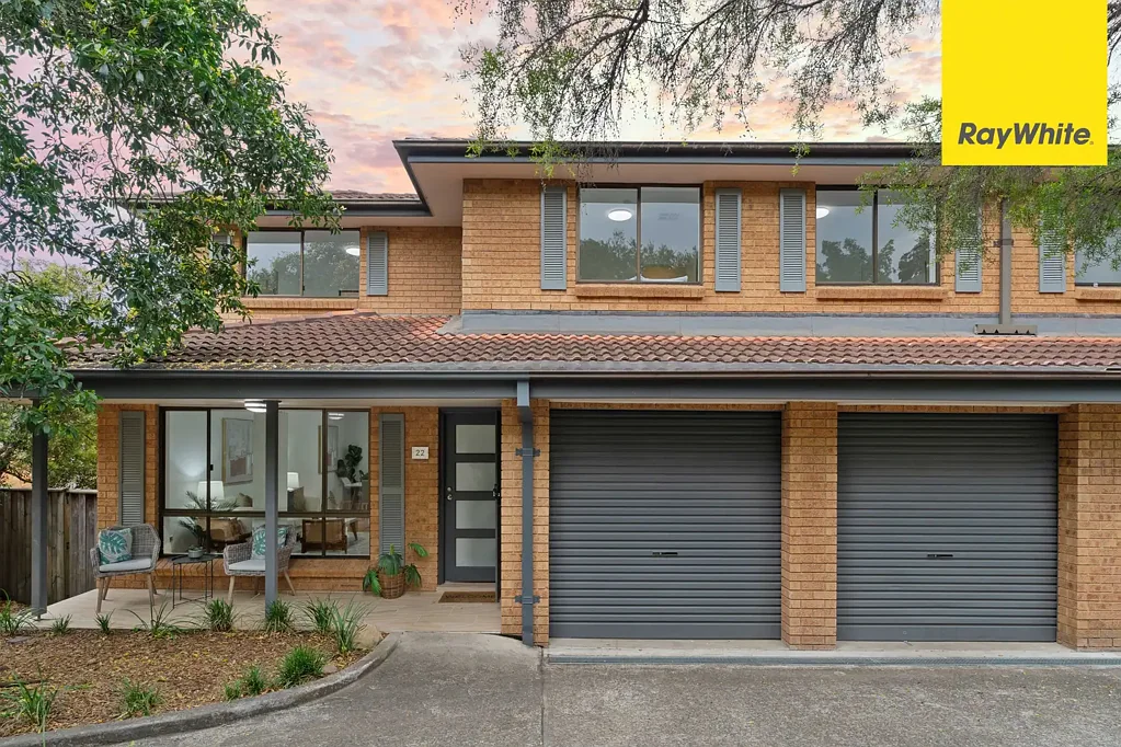 Epping 4房 双拼别墅一面墙 267平私享地 自然采光后向 俯瞰灌木景观 步行Epping交通 学区环绕优选 Rare 267sqm Duplex-Style Townhouse With Ultimate Privacy