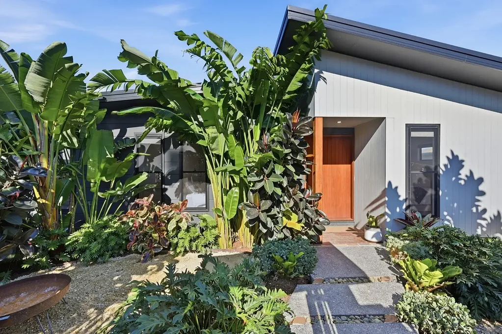 Coffs Harbour 5房  Stunning Family Home with Self-Contained Granny Flat – The Complete Lifestyle Package!