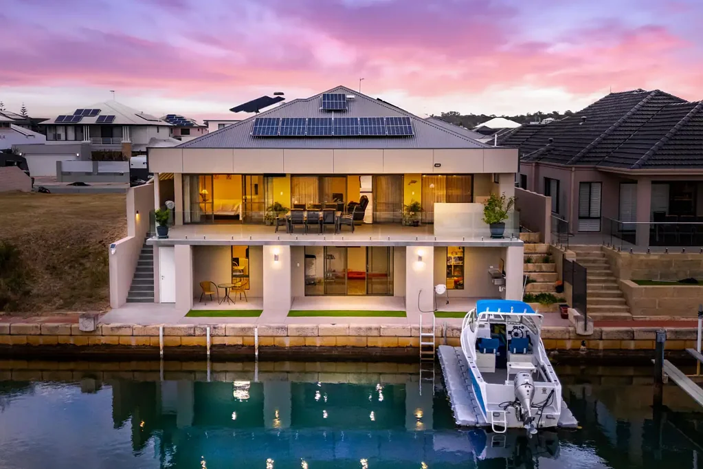 Wannanup 4ਬੈੱਡਰੂਮ North facing canal luxury