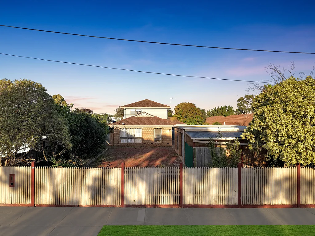 Melton 5Zimmer Rare Opportunity in Prime Melton Location - Approved Plans and Permits  for Medical Centre!