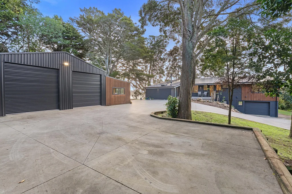 Glenbrook Peaceful waterfront living