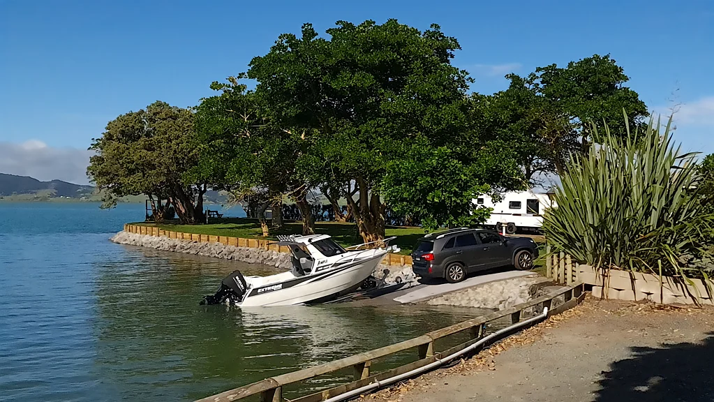 Tamaterau 6 Bedroom Whangarei's waterfront golden mile!