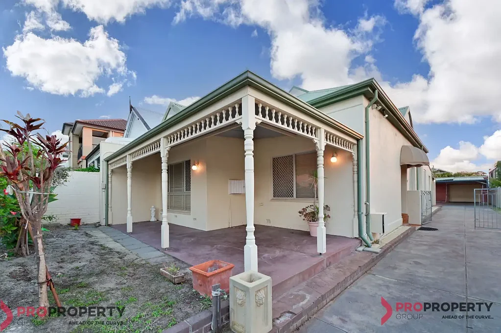 West Leederville 3Zimmer Timeless Character on a Rare 776sqm in Blue-Chip West Leederville