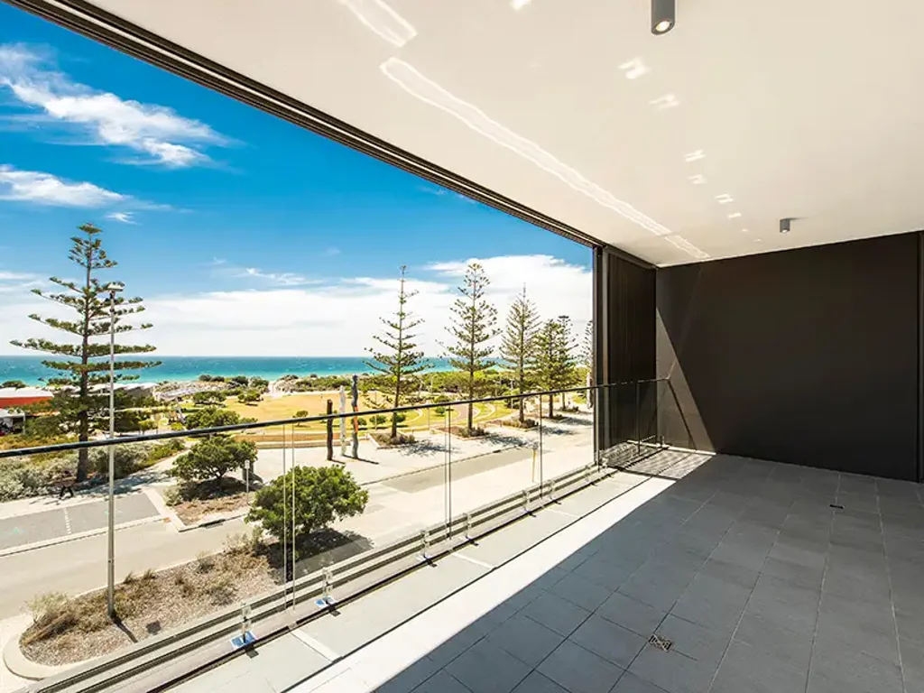 BEACH FRONT LOCATION! BREAK LEASE!