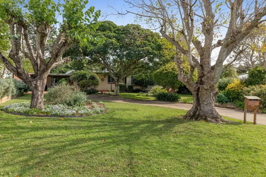 15 Talinga Street, Mount Lofty, QLD 4350