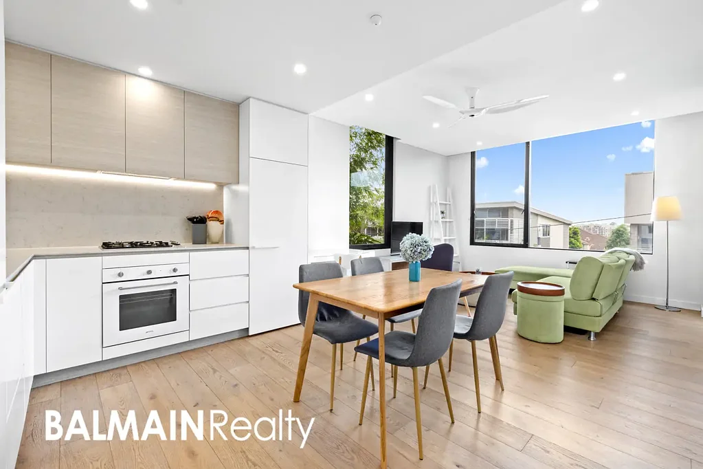 Modern One Bedroom Apartment in Popular Union Balmain Complex
