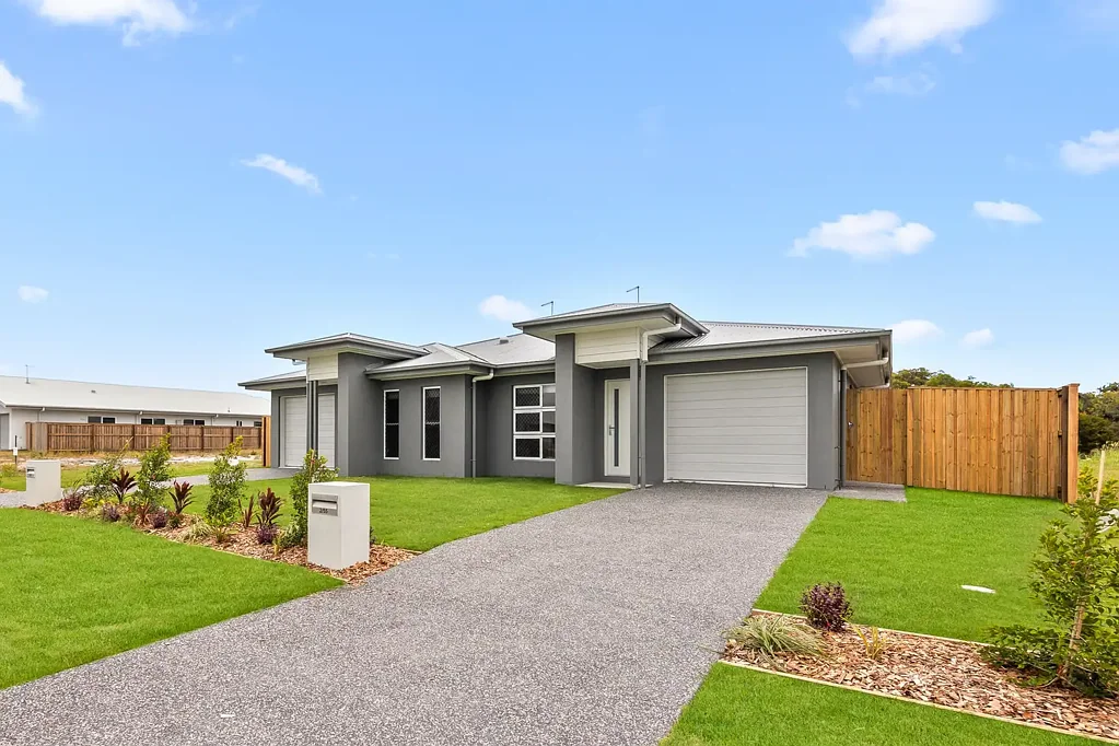 Modern 4-Bedroom Duplex - Prime Burrum Heads Location