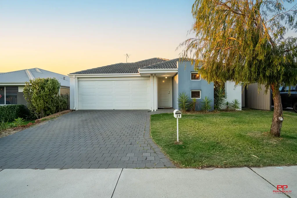 Whitby 4Kwarto Modern Family Living | Lifestyle Opportunity in a Peaceful Community - 39 Peavey Road, Whitby WA 6123