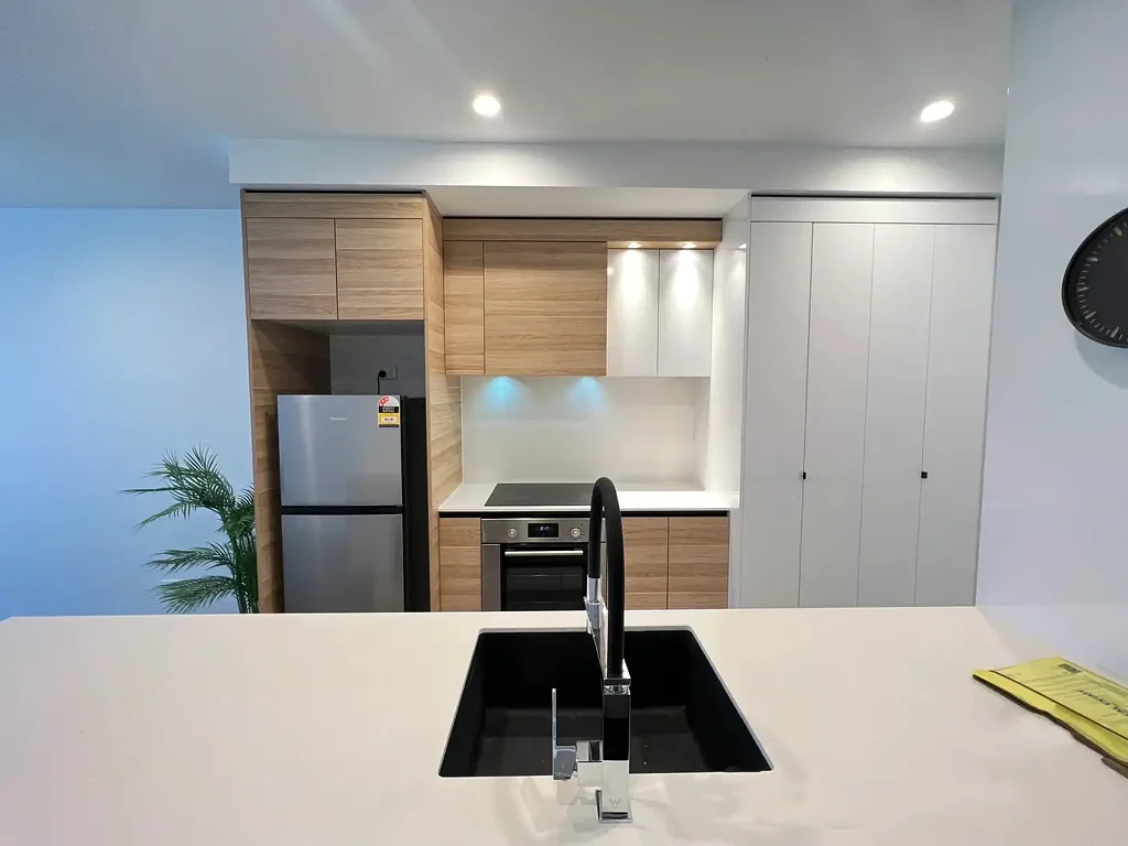 Modern life in the heart of the city - Furnished!