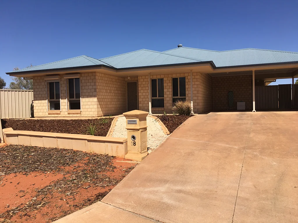 Roxby Downs 4Zimmer BEAUTIFUL 4 BEDROOM HOME WITH INGROUND POOL