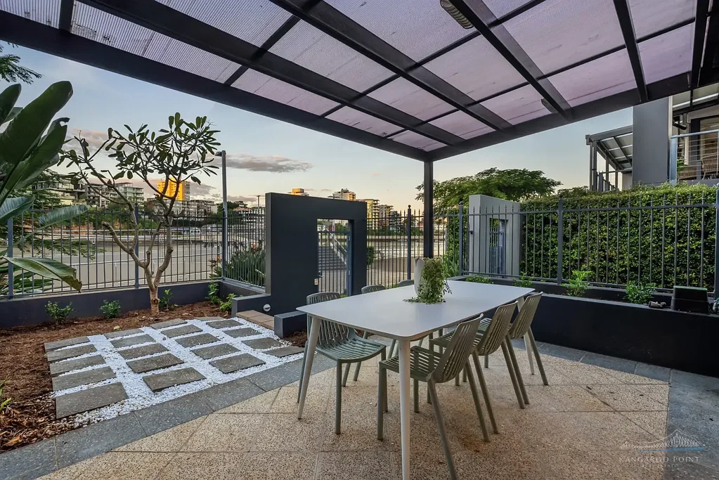 Kangaroo Point 3房 河滨瑰宝 多层别墅 无遮挡河景 现代厨房 加热泳池 健身房齐全 精品豪华社区 An opportunity NOT to be Missed!! Riverfront Villa at One Holman Street
