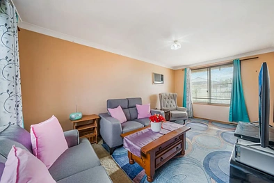 10 Penfold Place, Edensor Park, NSW 2176, 3房, 1浴, House