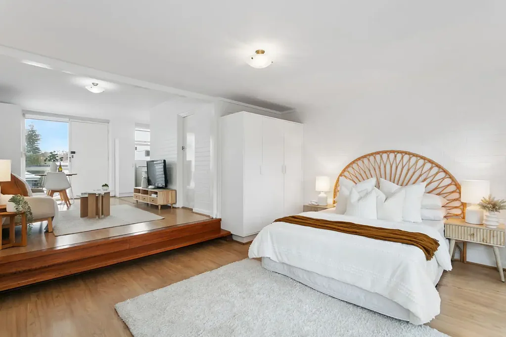 Cottesloe 1 Bedroom Top-floor studio in convenient Cottesloe location, ideal for investors or owner-occupier