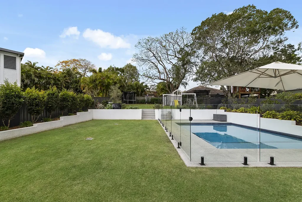 Mitchelton 4कमरा 923sqm of Real Estate Gold in the Heart of Mitchelton