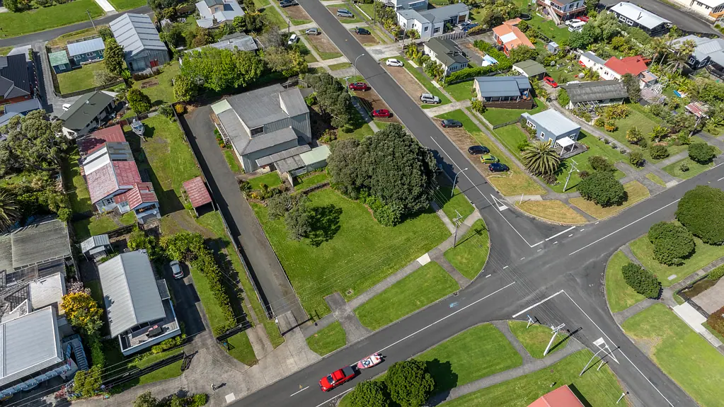 Raglan Large central section- Home or development!