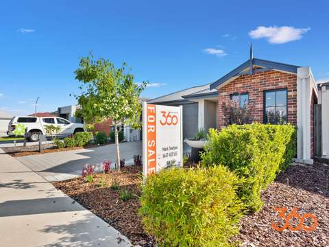 Aveley 3 Bedroom Modern Comfort & Style