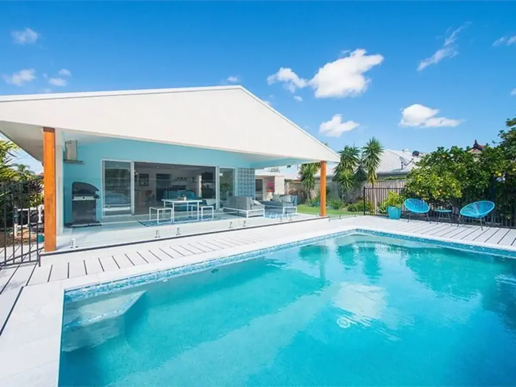 Modern north-to-water home in Broadbeach Waters