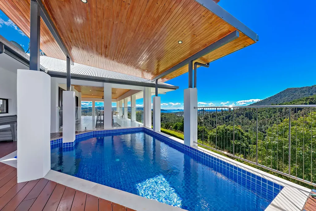 Cannon Valley 4房  Luxury Elevated Acreage Living with Panoramic Whitsunday Views