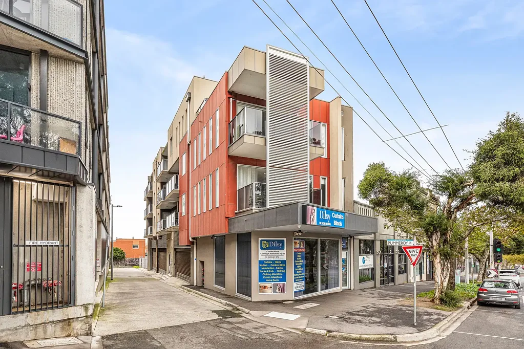 St Kilda 1房 St Kilda Road转角 一居室精装 现代厨房 石材台面 私人阳台 安全停车 咖啡馆环绕 Bayside Living in the Heart of St Kilda