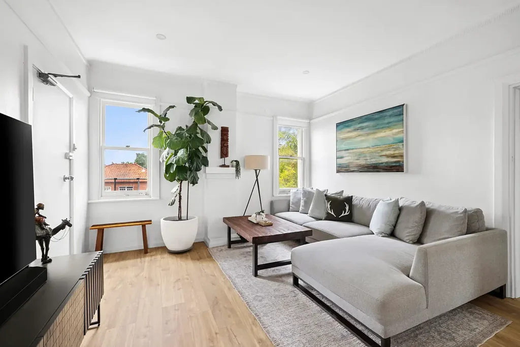 Bondi Junction 3 Slaapkamer House-Sized Boutique Apartment in Grand Converted Italianate Manor of Four