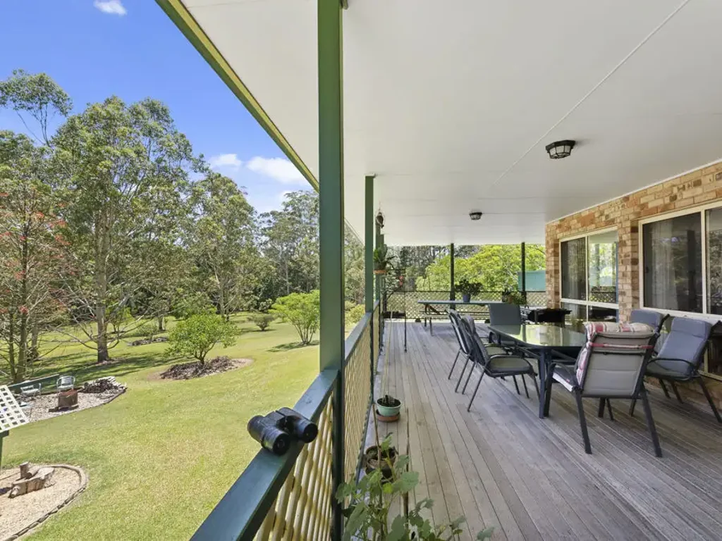 Newee Creek One Of A Kind Property With Newee Creek Frontage...