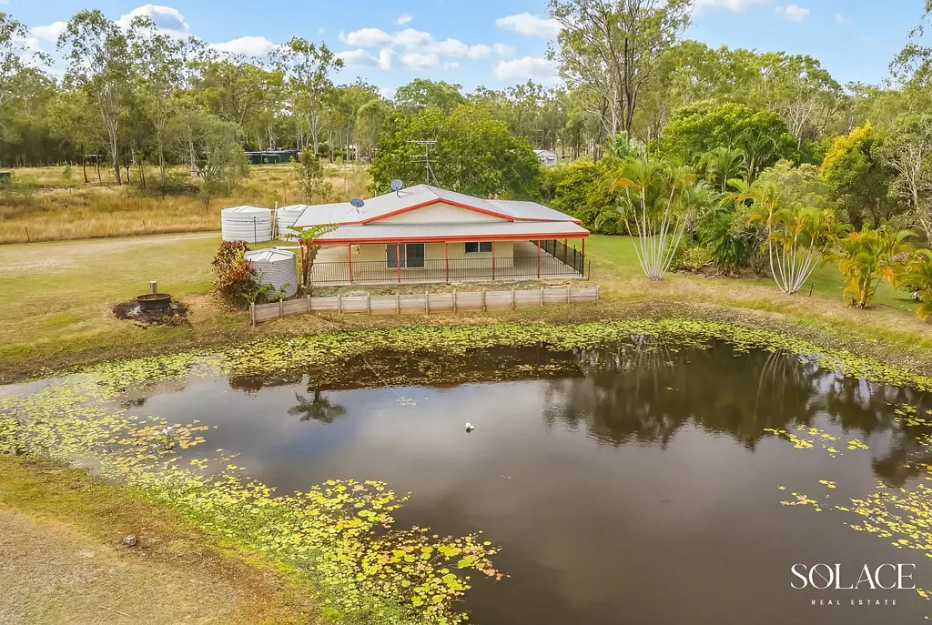 Foreshores 2Zimmer Peaceful Acreage Living with Water, Space & Rural Charm!
