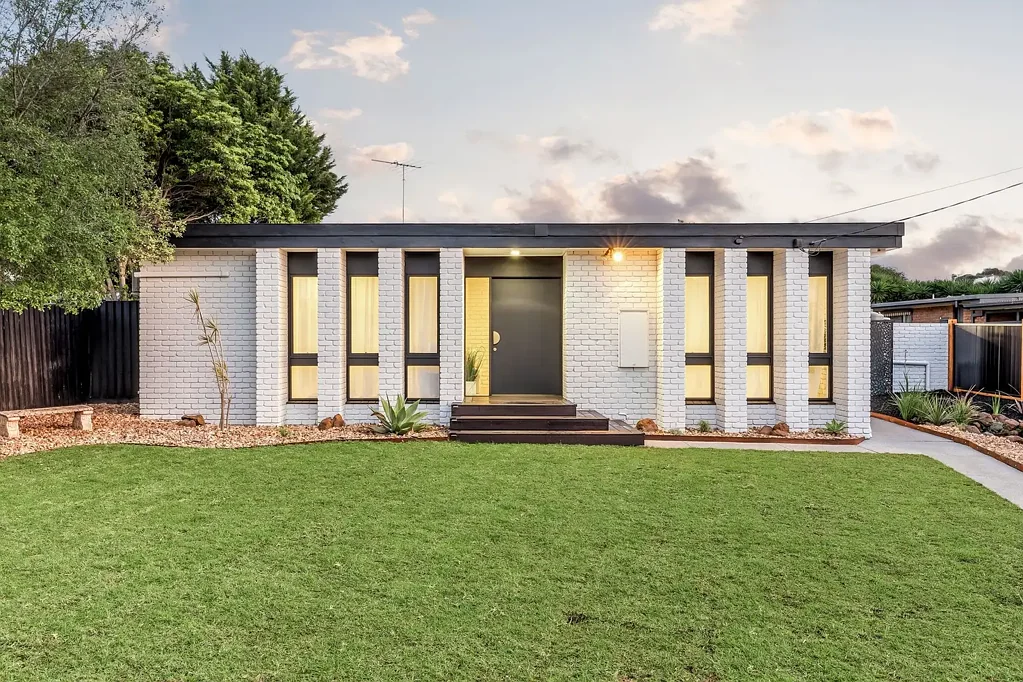 Leopold 3 Slaapkamer A Reimagined Family Sanctuary with Space, Style and Poolside Entertaining