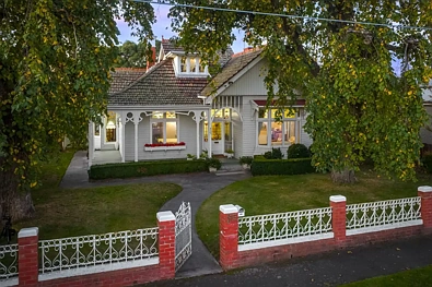 Ballarat East 4कमरा Rare Opportunity To Own One Of Ballarat East's Most Significant Heritage Homes