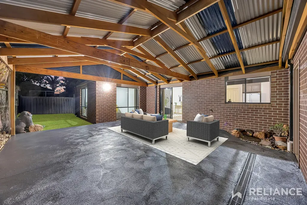 Truganina 4ห้องนอน Expansive 4 Bedroom Family Home on 448sqm with Dual Master Suites & Exceptional Entertaining