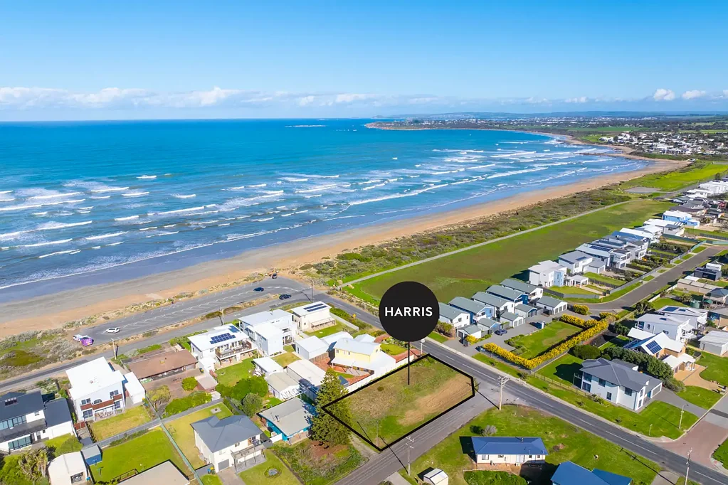 Middleton  Exclusive opportunity meters to the surf and sea