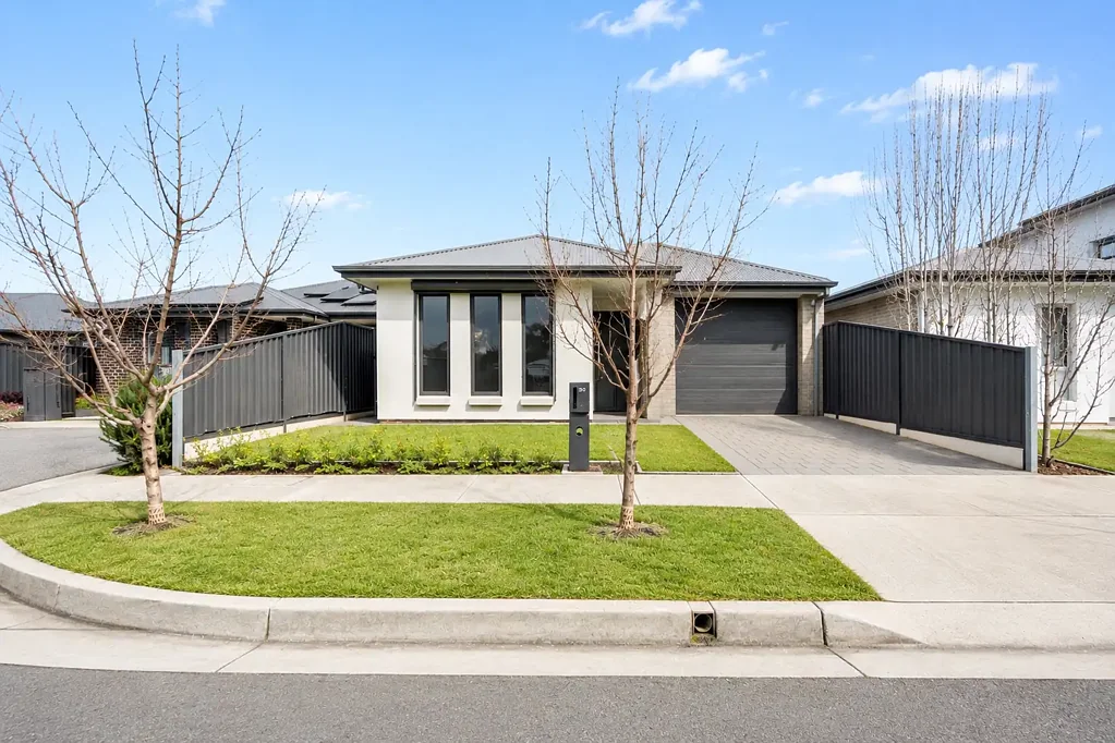Contemporary Family Living Between the City and the Coast
