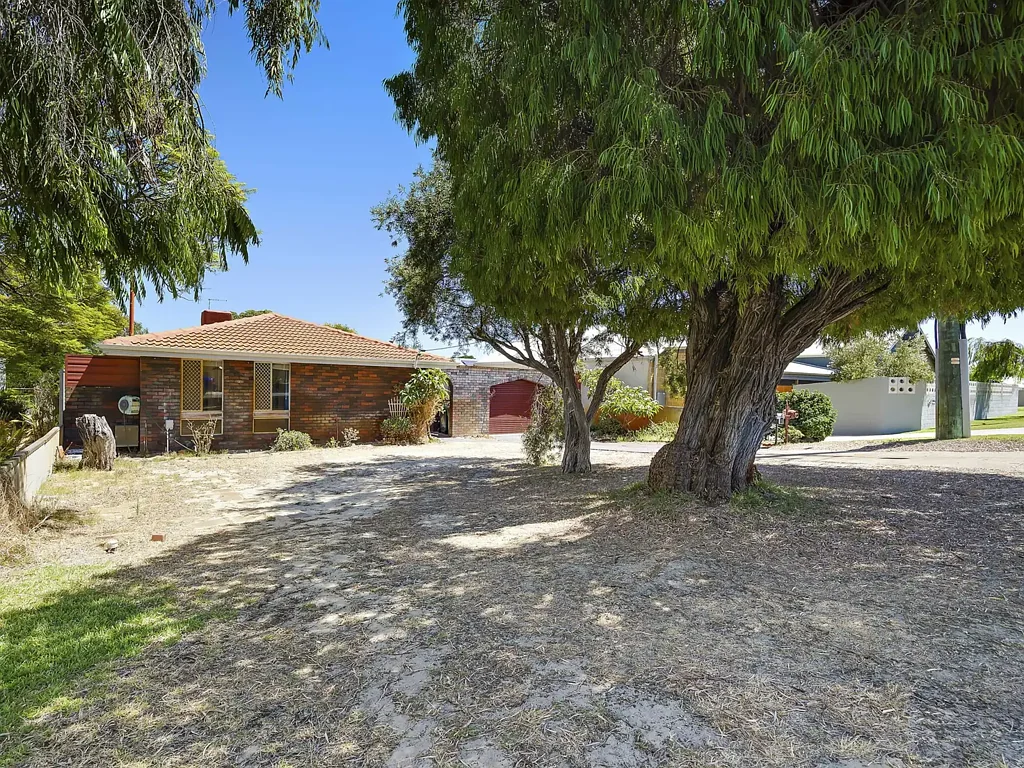 Spacious 4-Bedroom Family Home in Shoalwater