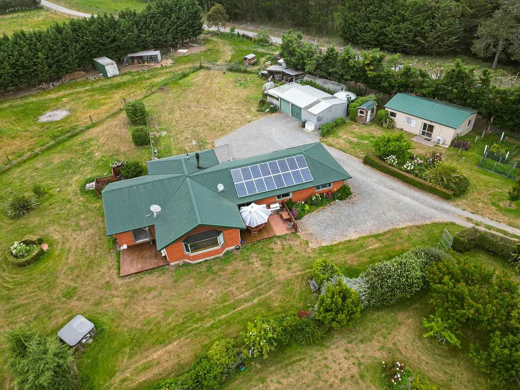West Eyreton 5部屋 Two dwellings. Your slice of country paradise