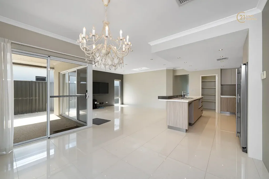 Double Storey HOME in GREAT LOCATION @$1100 per week
