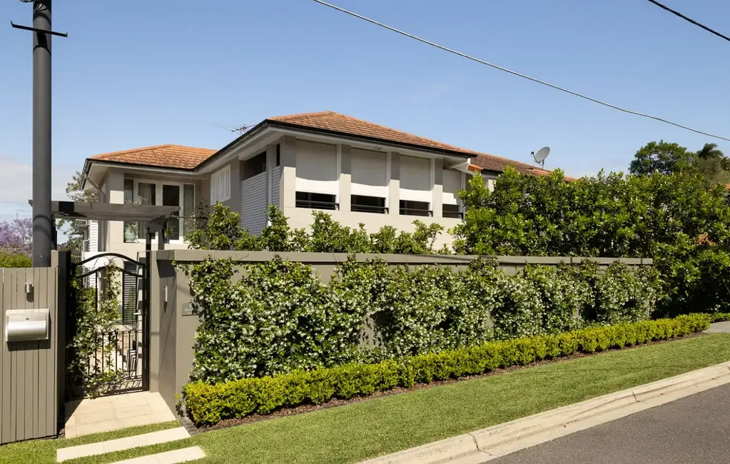 Clayfield 6房  Sophisticated Two-Storey Family Residence