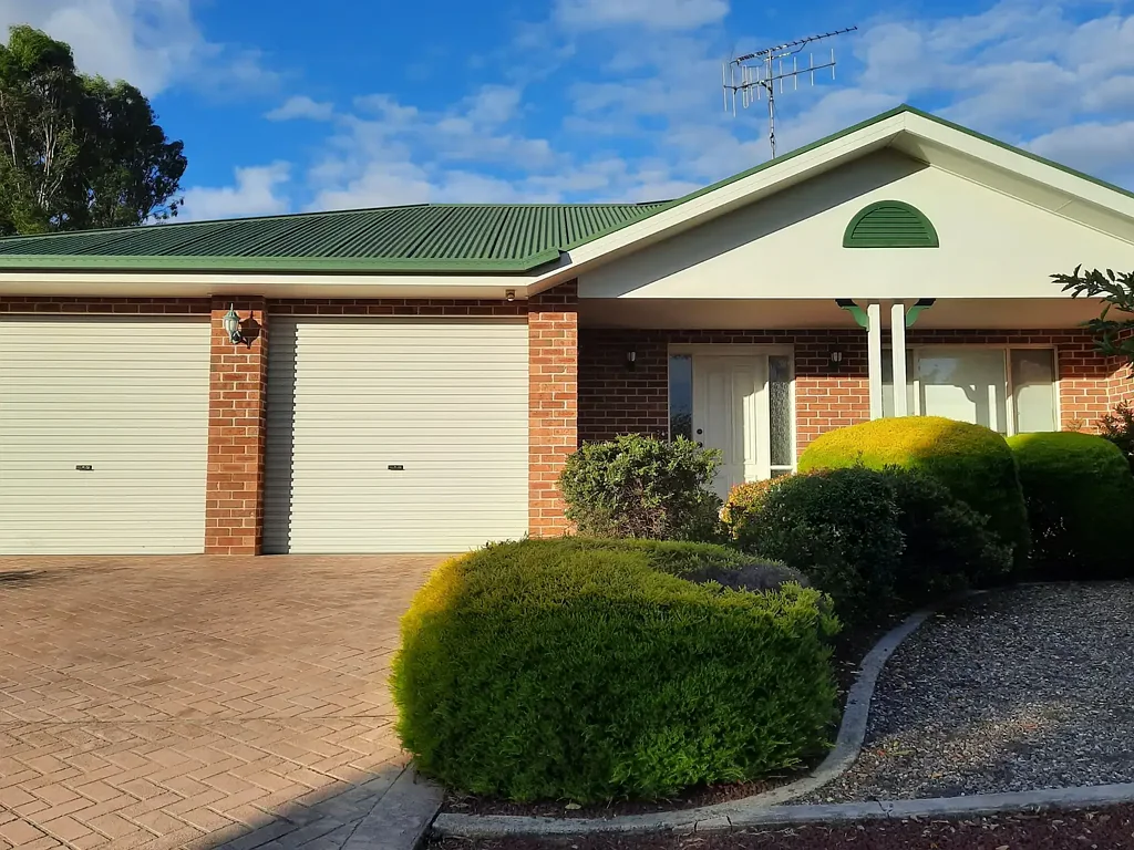 Yass 3ਬੈੱਡਰੂਮ Spacious well presented family home