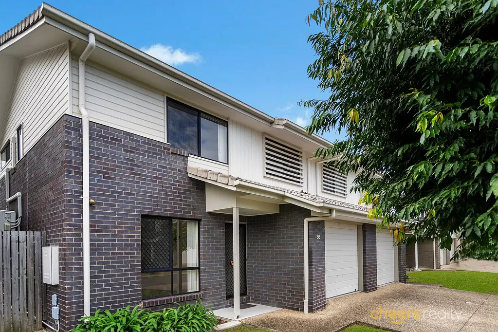 Spacious 3-Bedroom Townhouse with Pool & Water Included – Prime Runcorn Location!