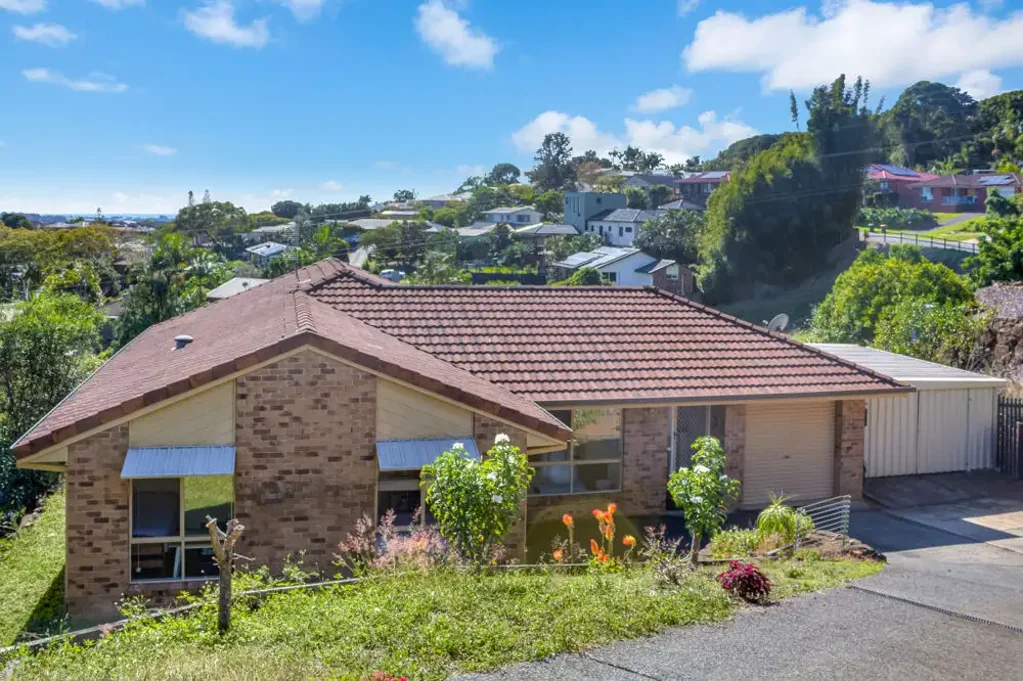 STUNNING FULLY FURNISHED HOME WITH SPECTACULAR VIEWS