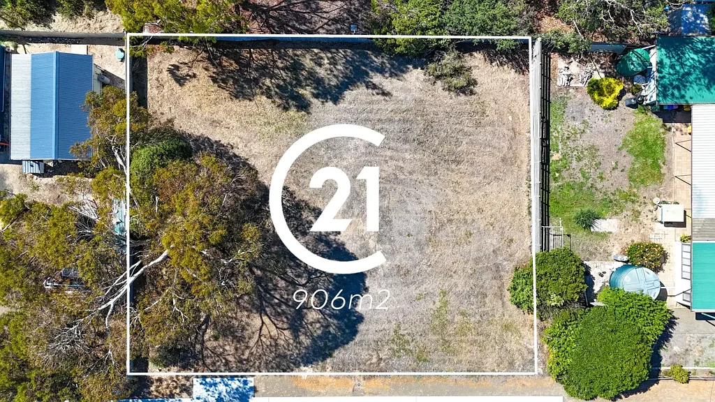 Kingscote Centrally Located Land, Convenient Location to Town Centre