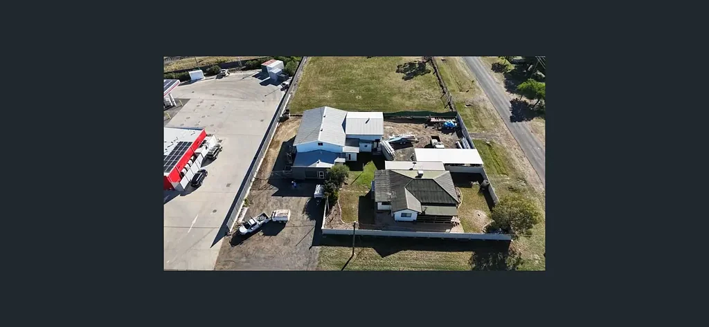 Roma 4房  Four Bedroom Home & Shed in Hub of Roma