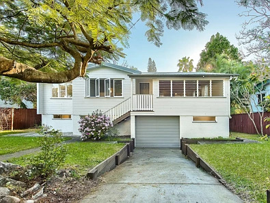 Stafford Heights 3房 即刻入住！高地位置，拥有您正在寻找的空间！ Simply Move In! Elevated Position with the Space you are looking for!