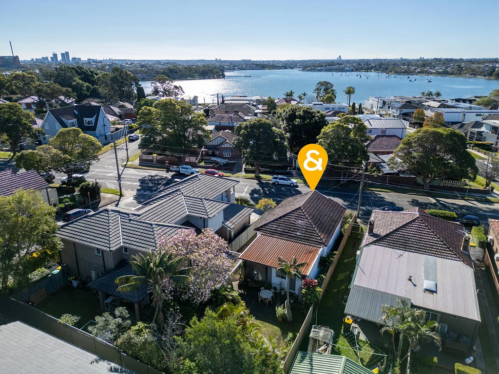 Five Dock 2房 位置便利的独立住宅，提供舒适便捷的生活 Conveniently Located Freestanding Home Offering Comfortable & Easy Living