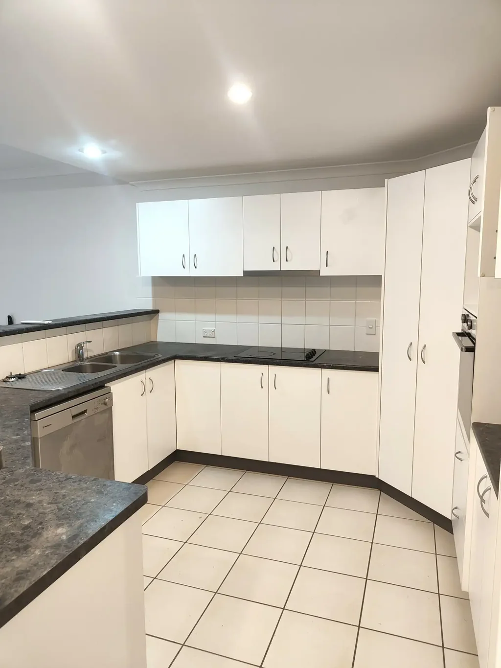 LOCATION, LOCATION! TOWNHOUSE ONLY WALKING DISTANCE TO BEACH