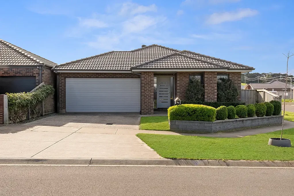Warrnambool 3房  MORE THAN MEETS THE EYE! 3 BEDROOMS, 2 BATHROOMS, STUDY & 3 LIVING.