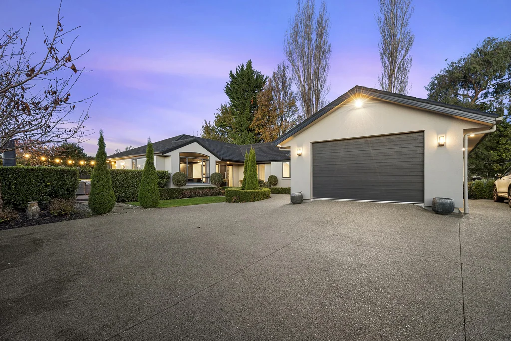 Richmond 5બેડરૂમ Five Bedrooms. Three Living. One Exceptional Home.